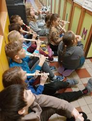 Adventní zpívání na schodech